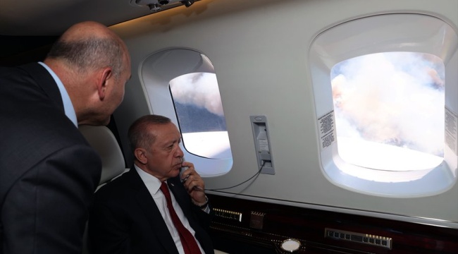 Cumhurbaşkanı Erdoğan, yangın bölgesinde helikopterle inceleme yaptı