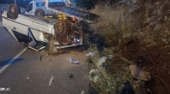 Devrilen araçtaki 1'i bebek 5 kişi yaralandı