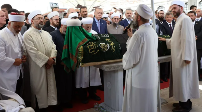 “İsmailağa cemaatinde post kavgası başladı”