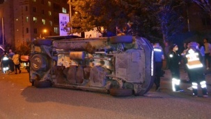 İYİ Partilileri taşıyan minibüs devrildi: 1 yaralı