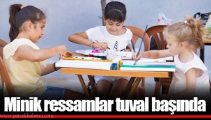 Minik ressamlar tuval başında