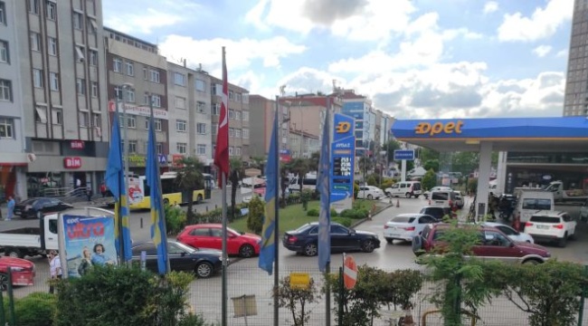 Motorin ve benzine büyük zam öncesi akaryakıt istasyonlarında araç kuyruğu