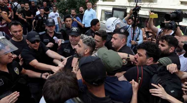 Taksim'de 'Onur Yürüyüşü' gözaltısı: AFP foto muhabiri Bülent Kılıç da aralarında