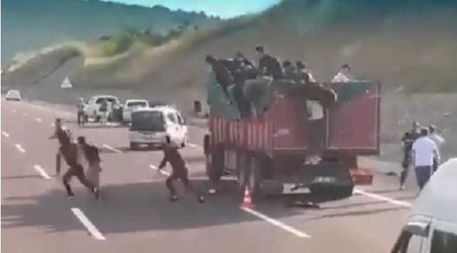 Yalova'da kaçak göçmenler kamyondan atlayıp böyle kaçtı