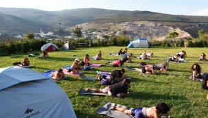 Yoga festivali Bornova Macera Parkı'nda başladı