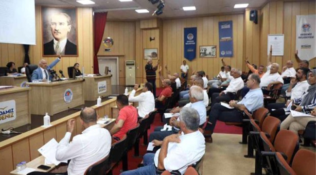 Akdeniz Belediye Meclisi'nde 'PKK terör örgütü müdür?' oylaması tartışma yarattı