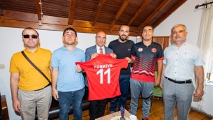 Başkan Soyer görme engelli sporcuları ağırladı