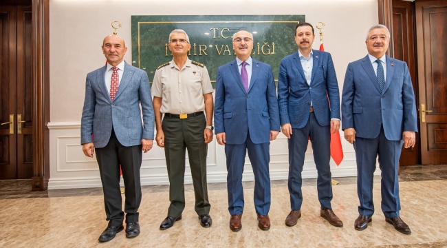 Başkan Soyer Valilik’teki bayramlaşma törenine katıldı