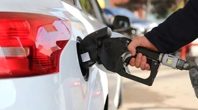 Benzine beklenen zam geldi