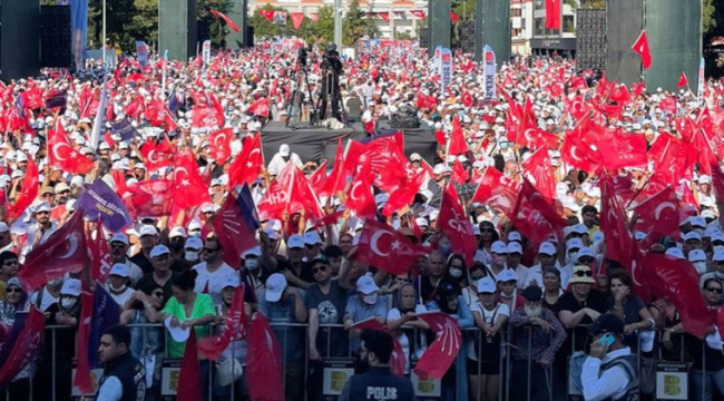 CHP lideri Kemal Kılıçdaroğlu 'Milletin Sesi' mitinginde: 'Bayramlarda emeklilere asgari ücret kadar iki ikramiye vereceğiz'