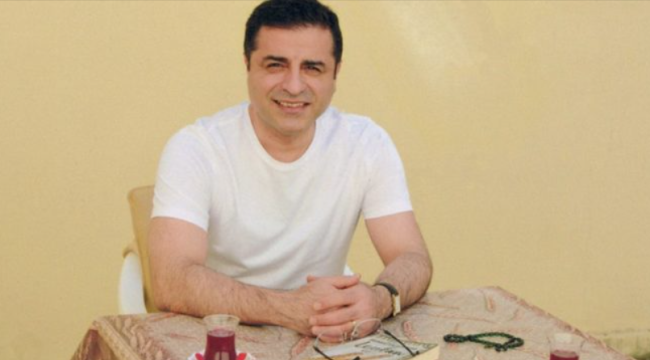 Demirtaş’tan “Türkiye açılımı” çıkışı: Çanakkale Şehitliği’ne çiçek bırakıp dua etmeyi, onlar gibi yan yana durmamız gerektiğini göstermek isterim