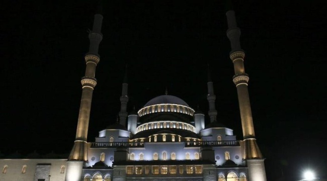 Diyanet'ten 15 Temmuz genelgesi: Tüm camilerde gece yarısı eş zamanlı salalar okunacak