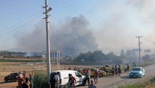 İzmir'de orman yangını fabrikalara sıçradı.