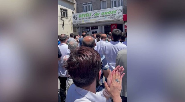 Sağlık Bakanı Fahrettin Koca'ya Konya'da öldürülen doktor Ekrem Karakaya'nın taziye evinde protesto