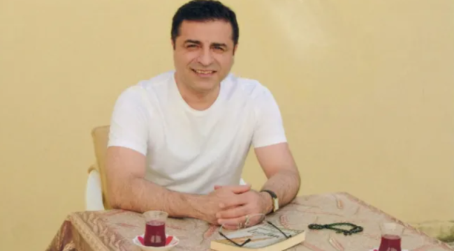 Selahattin Demirtaş'tan Pervin Buldan ve Mithat Sancar'a tebrik