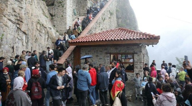 Sümela’ya ziyaretçi akını: ‘Kaos var, önlem alınmamış’