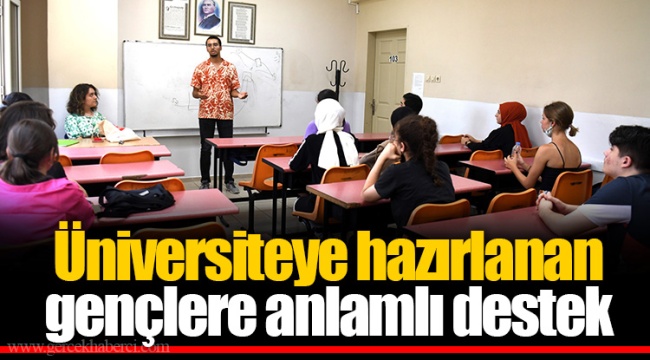 Üniversiteye hazırlanan gençlere anlamlı destek