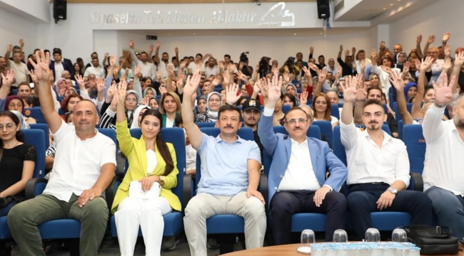 AK Parti’ye online üye olanlara rozetleri takıldı: Depremzedelere müjde!