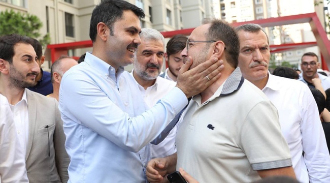 Bakanlar ve milletvekilleri, AK Parti'nin seçim kampanyası “Yüz Yüze 100 Gün” için sahaya indi