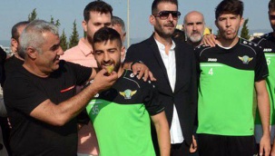 Başkan adayının baklavasını yiyen futbolcular kadro dışı bırakıldı iddiası