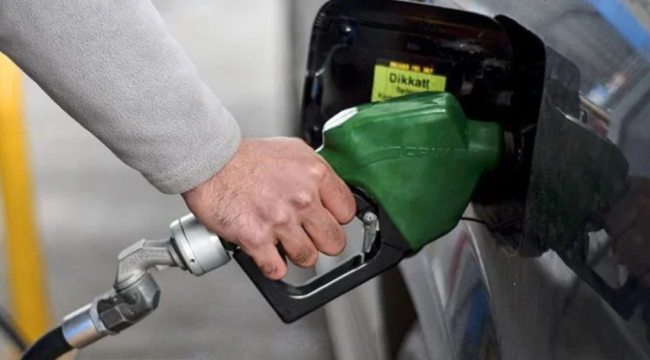 Benzine zam yolda