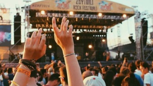 CHP'den Zeytinli Rock tepkisi: Yaşam tarzlarıyla kavga eden hadsizler
