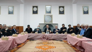 Erdoğan, Hüseyin Gazi Cemevi'nde muharrem iftarına katıldı
