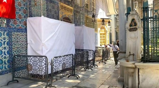 Eyüp Sultan Türbesi'nin çinilerine çekiçli saldırı