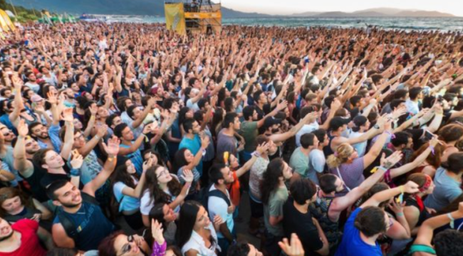 Kaymakamlık, “toplumun huzuru” gerekçesiyle iptal etmişti: Zeytinli Rock Festivali’nin yeni tarihi belli oldu