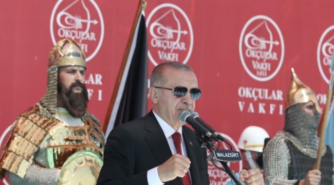 Malazgirt Zaferi ekinliğinde konuşan Erdoğan’dan “2023’te sandıkları patlatma” çağrısı
