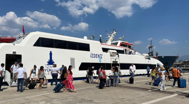 Midillili turistler hafta sonu için İzmir’i seçti