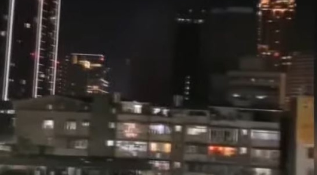 Pelosi&#039;nin Tayvan ziyareti savaş mı çıkarıyor? Savaş uçakları peş peşe havalandı, tanklar sokaklara indi