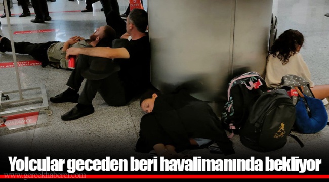 Yolcular geceden beri havalimanında bekliyor