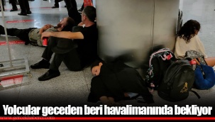 Yolcular geceden beri havalimanında bekliyor
