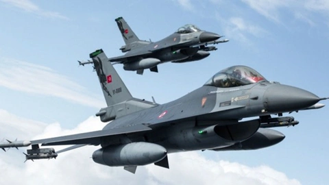 Yunanistan'ın S-300'leri Türk jetlerini taciz etti
