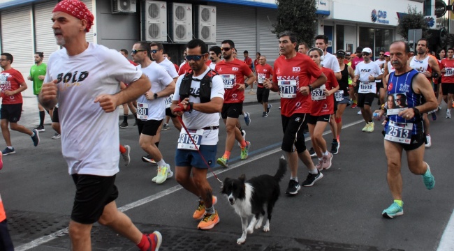 3 bin atlet İzmir'in 100. yılı için koştu