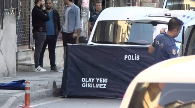 Bağcılar'da vahşi cinayet: Annesinin başını kesip sokağa attı