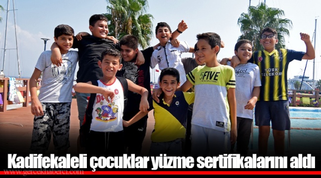 Kadifekaleli çocuklar yüzme sertifikalarını aldı