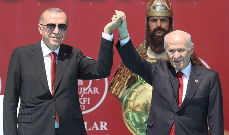 Kulis: MHP, AK Parti'ye giden oyların peşinde!