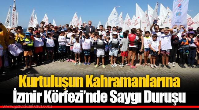 Kurtuluşun Kahramanlarına İzmir Körfezi’nde Saygı Duruşu