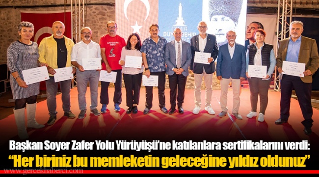 Başkan Soyer Zafer Yolu Yürüyüşü’ne katılanlara sertifikalarını verdi: “Her biriniz bu memleketin geleceğine yıldız oldunuz”