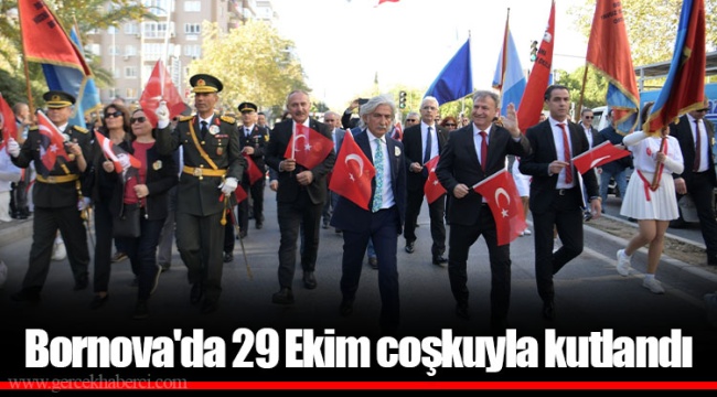 Bornova'da 29 Ekim coşkuyla kutlandı