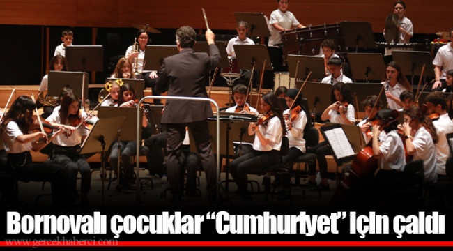 Bornovalı çocuklar “Cumhuriyet” için çaldı