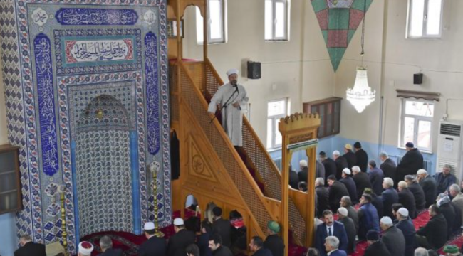 Camilerde bugünkü cuma hutbesinde “sansür yasası” savunuldu: “Müslüman dijital mecralarda gıybet etmez”