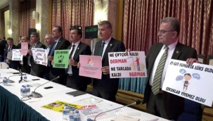 CHP’li vekiller Bakan Kirişci'yi protesto etti: Et-süt-yumurta lüks oldu