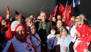Cumhurbaşkanı Erdoğan, Diyarbakır anneleriyle bir araya geldi