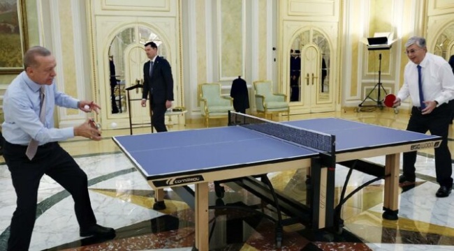 Erdoğan ve Tokayev önce anlaşma yaptı sonra masa tenisi oynadı
