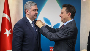 Eski BBP MKYK üyeleri DEVA'ya katıldı: Rozetlerini Babacan taktı