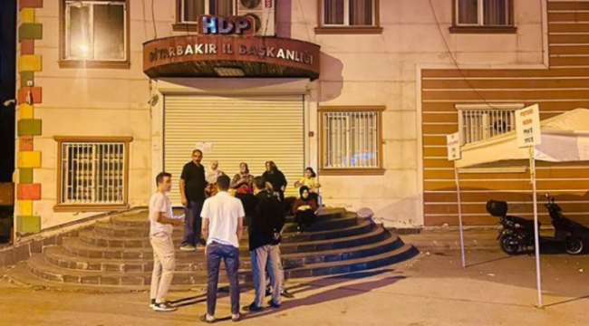 HDP Diyarbakır il binası “kaçak kat” gerekçesiyle mühürlendi