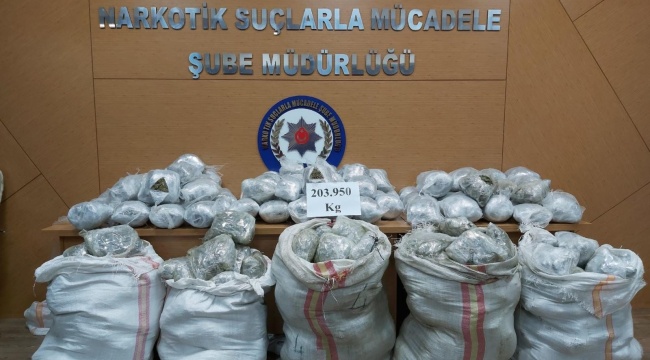 İzmir’e kamyonla uyuşturucu getirdi, kıskıvrak yakalandı